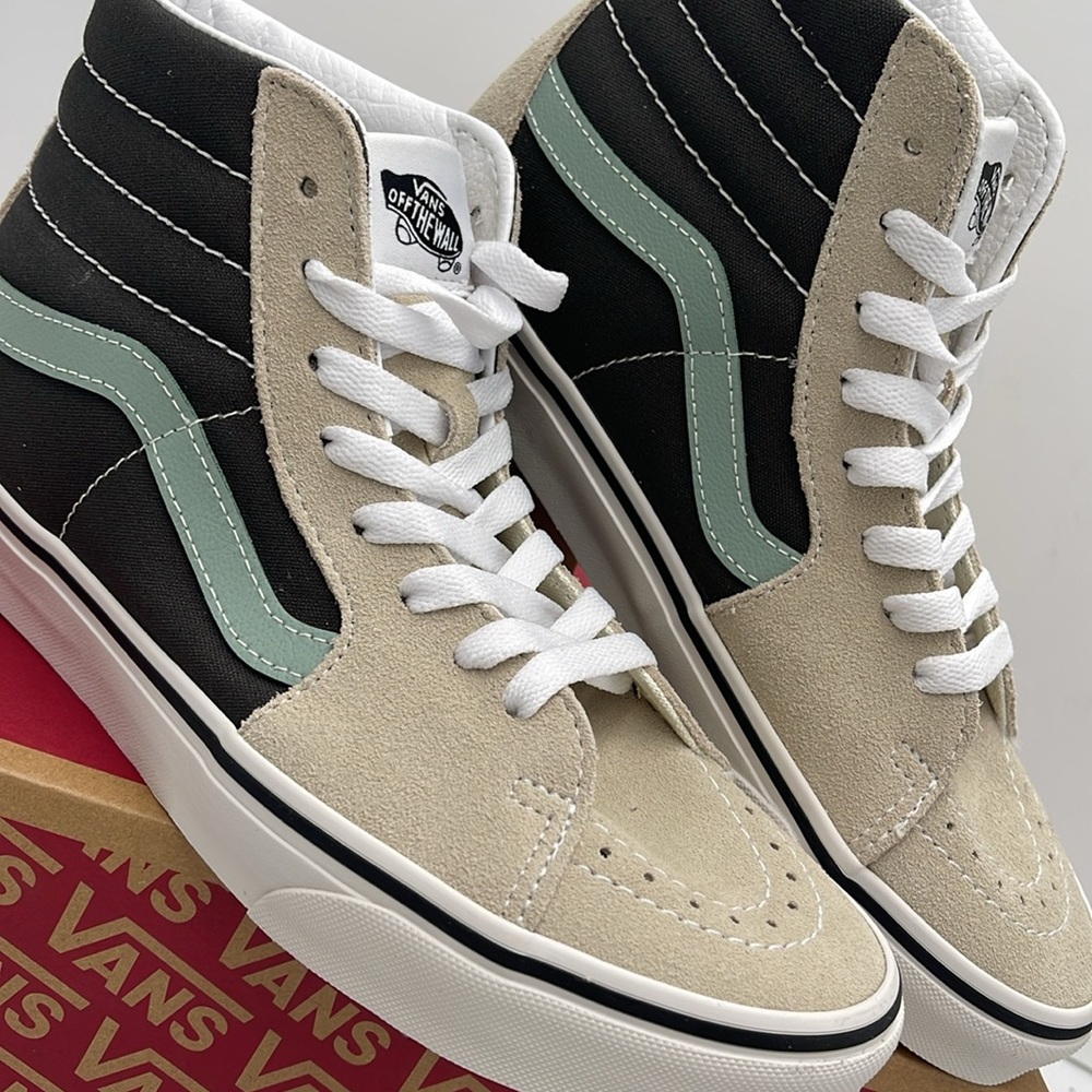 Vans WMNS Sk&-Hi Canvas Suede Pop Black Mu
VN000CMXBML
Sneakers - Picture 7 of 16